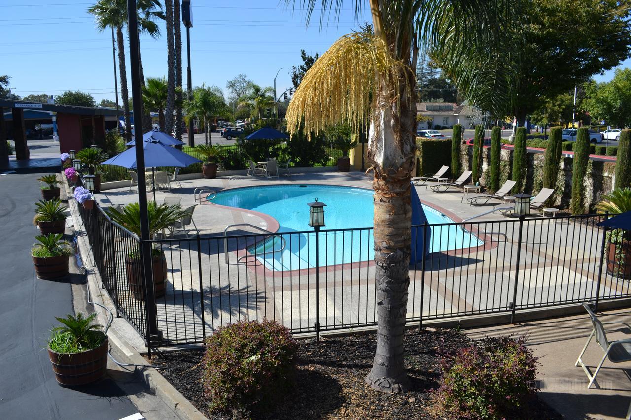 Days Inn & Suites By Wyndham Lodi Exterior foto