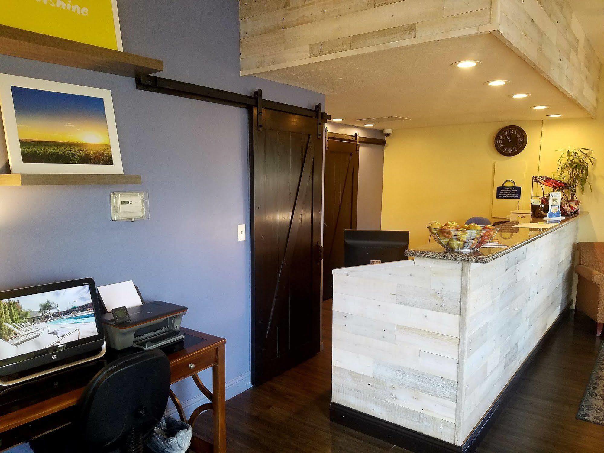 Days Inn & Suites By Wyndham Lodi Exterior foto