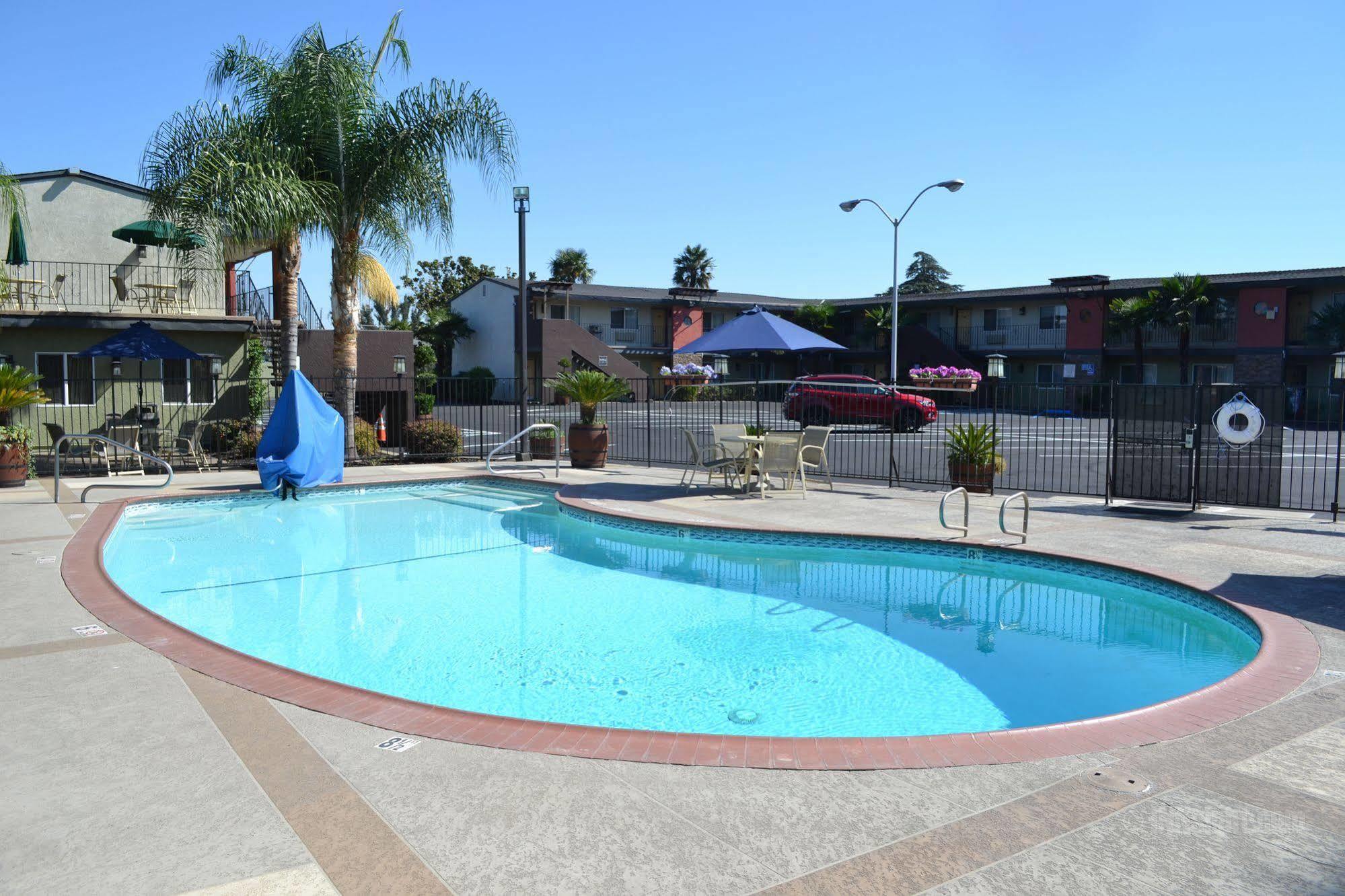 Days Inn & Suites By Wyndham Lodi Exterior foto
